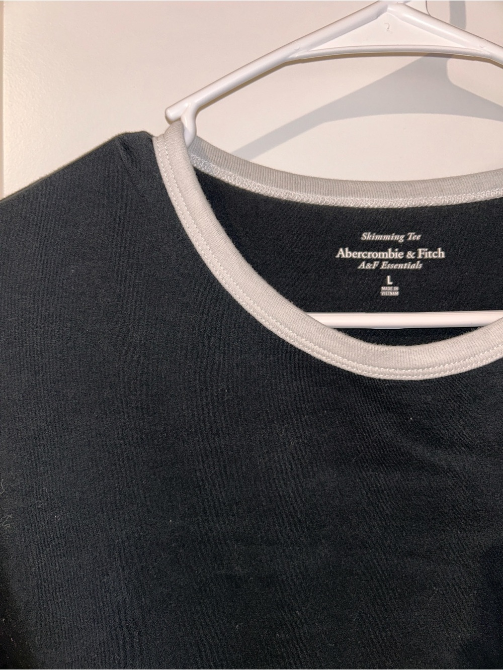 Abercrombie & Fitch Women’s Black Crew Neck T-Shirt - Picture 2 of 3